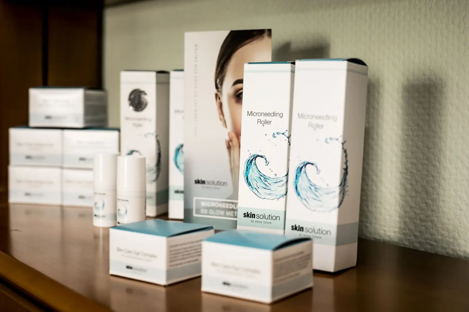 LaBella Kosmetikinstitut, Schönheitsprodukte im Regal angeordnet